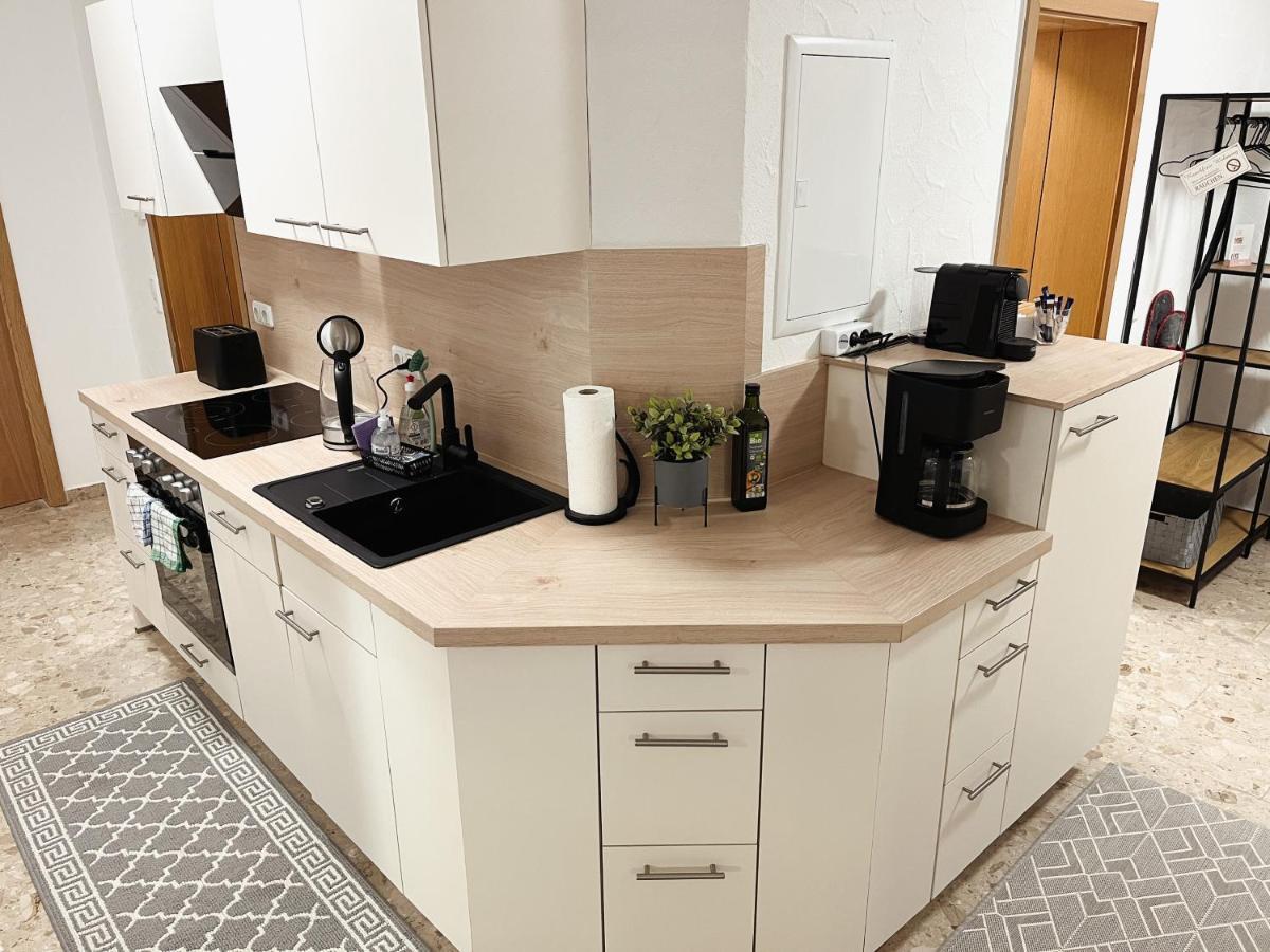 Bohnapartments Elisa - Wohlfuehlapartment Mit 2 Gratis Parkplaetzen Und 3 Schlafzimmern - Wlan - Vollausstattung 에르푸르트 외부 사진