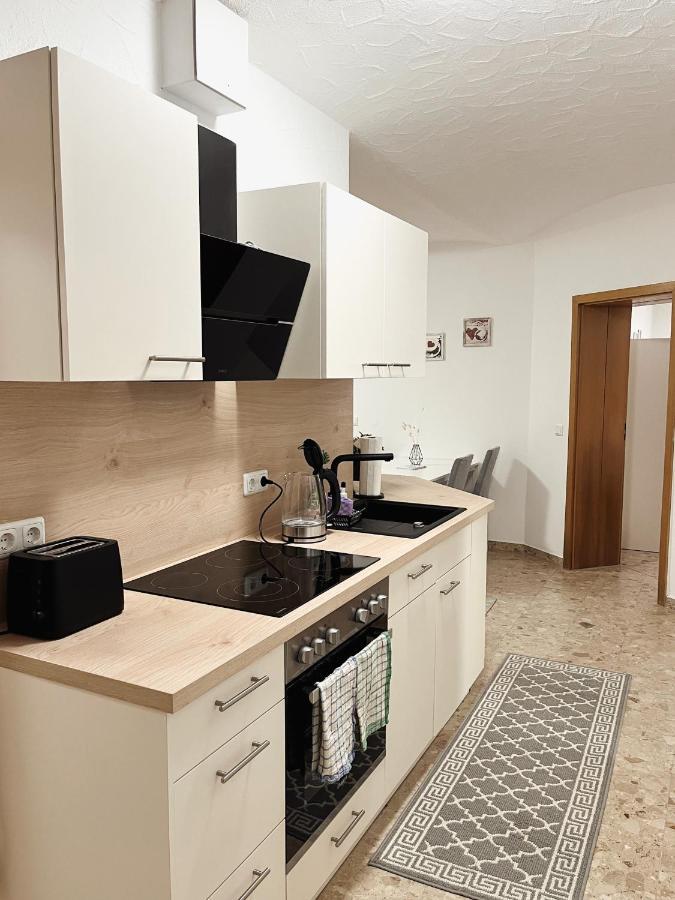 Bohnapartments Elisa - Wohlfuehlapartment Mit 2 Gratis Parkplaetzen Und 3 Schlafzimmern - Wlan - Vollausstattung 에르푸르트 외부 사진