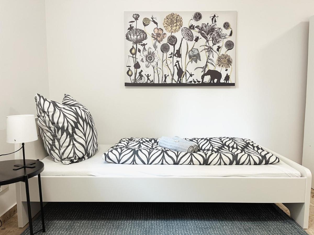 Bohnapartments Elisa - Wohlfuehlapartment Mit 2 Gratis Parkplaetzen Und 3 Schlafzimmern - Wlan - Vollausstattung 에르푸르트 외부 사진