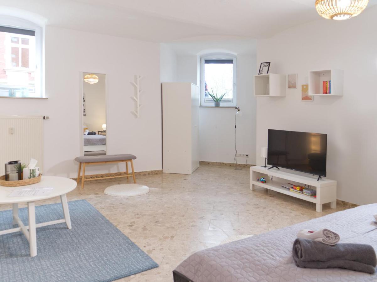 Bohnapartments Elisa - Wohlfuehlapartment Mit 2 Gratis Parkplaetzen Und 3 Schlafzimmern - Wlan - Vollausstattung 에르푸르트 외부 사진