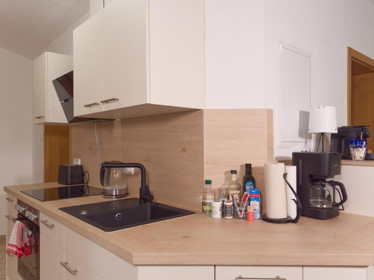 Bohnapartments Elisa - Wohlfuehlapartment Mit 2 Gratis Parkplaetzen Und 3 Schlafzimmern - Wlan - Vollausstattung 에르푸르트 외부 사진
