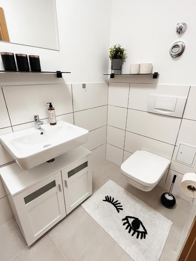 Bohnapartments Elisa - Wohlfuehlapartment Mit 2 Gratis Parkplaetzen Und 3 Schlafzimmern - Wlan - Vollausstattung 에르푸르트 외부 사진