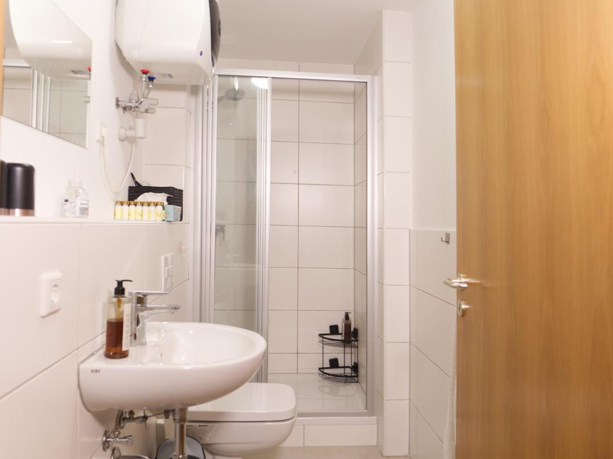 Bohnapartments Elisa - Wohlfuehlapartment Mit 2 Gratis Parkplaetzen Und 3 Schlafzimmern - Wlan - Vollausstattung 에르푸르트 외부 사진