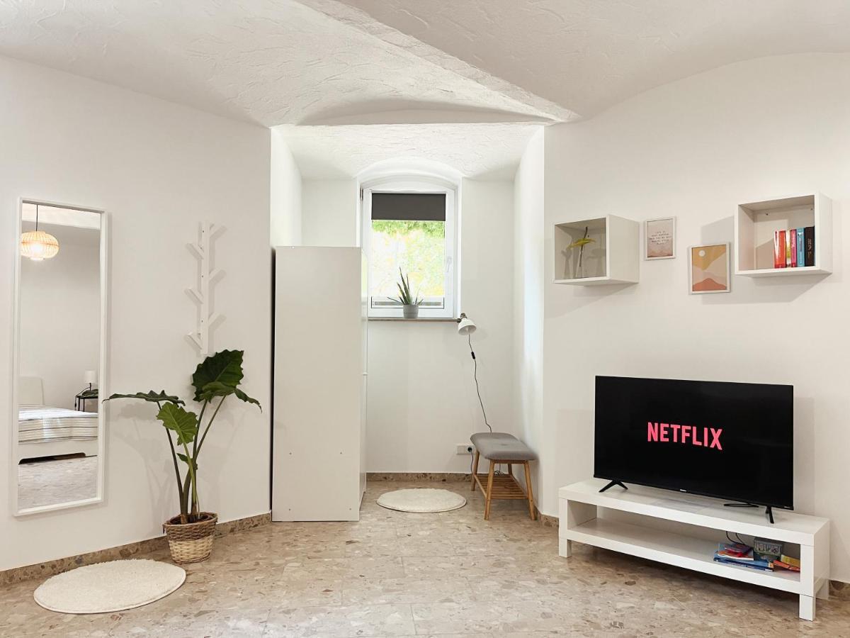 Bohnapartments Elisa - Wohlfuehlapartment Mit 2 Gratis Parkplaetzen Und 3 Schlafzimmern - Wlan - Vollausstattung 에르푸르트 외부 사진